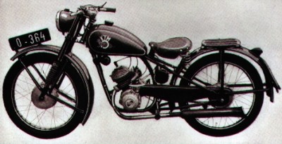 So fing alles an: 1953 prsentierte KTM die R 100 als Leichtmotorrad mit 98 Kubikzentimeter Rotax-Motor. Er leistete drei PS